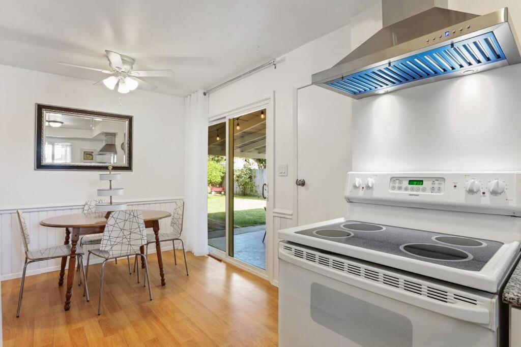 Trinity Escape Entire Home Near Lodi Lake Ngoại thất bức ảnh